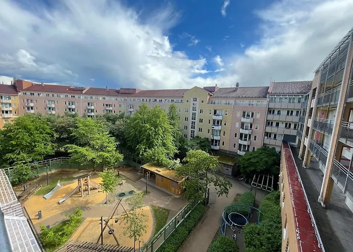 Renovated 2025, Lux *