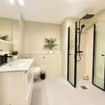 Renovated 2025, Lux